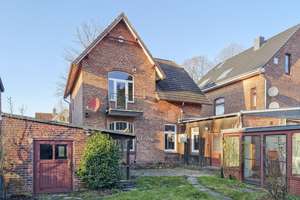 Repräsentative Jugendstil-Stadtvilla im Dichterviertel von Itzehoe
– großzügiges Familienanwesen mi – Die vollständige Adresse der Immobilie erhältst du vom Anbieter., 25524 Itzehoe – Vorschaubild 14