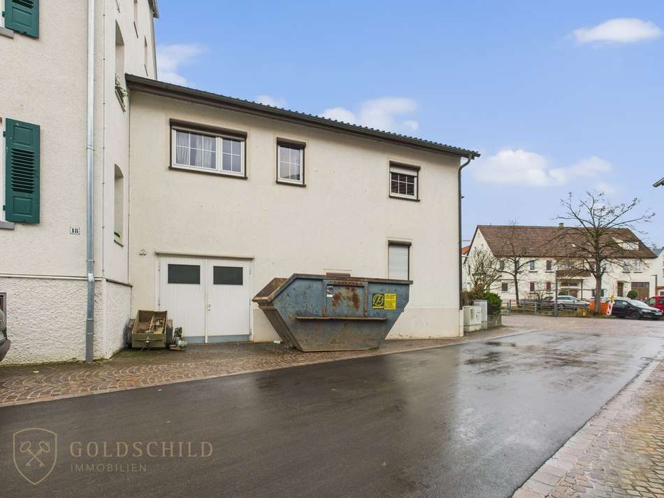 Rückansicht Haus / Garage