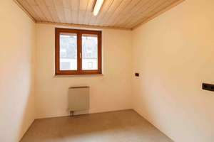 Gepflegtes 7-Zi.-Zuhause mit Garten, 2 Garagen und Carportstellplatz in Delligsen – Die vollständige Adresse der Immobilie erhältst du vom Anbieter., 31073 Delligsen – Vorschaubild 13