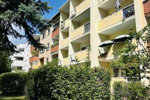 Bezugsfreie und helle Wohnung mit großer Südwestloggia.