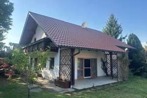 Wohlfühlen auf zwei Etagen – Familienidyll mit Garten und Garage – Die vollständige Adresse der Immobilie erhältst du vom Anbieter., 84152 Mengkofen – Vorschaubild 2
