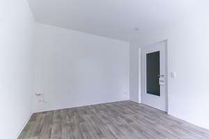 Wohnen in Bad Salzelmen. Frisch sanierte 1-Raum Wohnung im Erdgeschoss mit Dusche und Balkon direkt  – Lindenstraße 34, 39218 Schönebeck (Elbe) – Vorschaubild 3