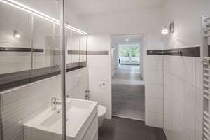 ELEGANTER 3-Zi. TRAUM IN WEISS. 2 TERRASSEN, OFFENER KAMIN, direkt am Unterbacher See – Die vollständige Adresse der Immobilie erhältst du vom Anbieter., 40627 Unterbach, Düsseldorf – Vorschaubild 9