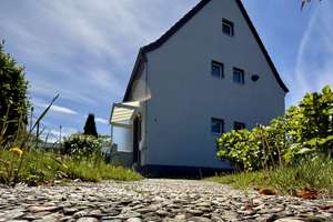 Unterrath: Einfamilienhaus mit sonnigem Garten in guter Lage