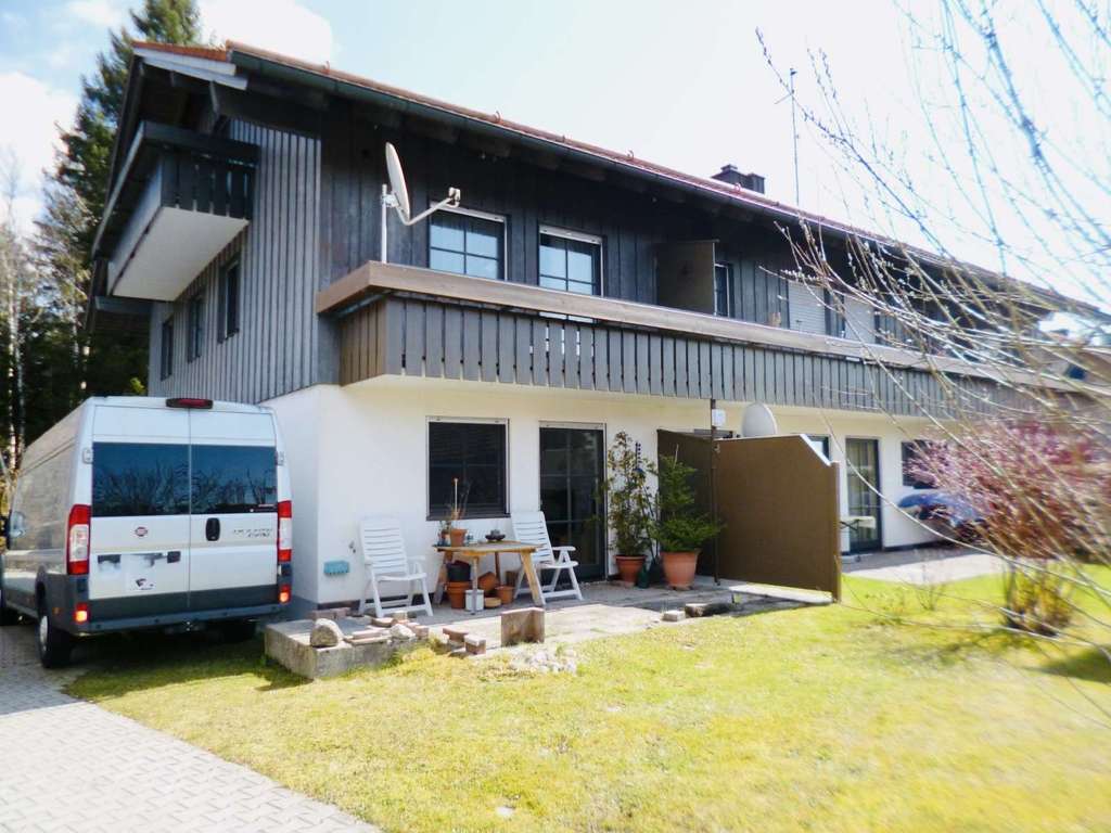 Immobilie in Bad Heilbrunn - Gepflegte Erdgeschoss-Wohnung mit Terrasse und Garten - Bild 0