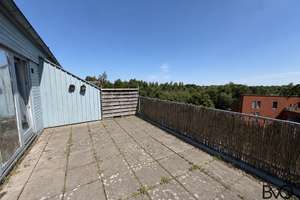 Maisonettewohnung mit großer Dachterrasse & Stellplatz. Frei!