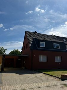 Charmante Doppelhaushälfte mit riesigem Garten und Terrasse in bester Lage in Meerbusch-Büderich