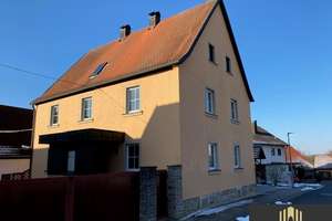 Wohnhaus mit Scheune und Photovoltaikanlage in Oberschwarzach – Die vollständige Adresse der Immobilie erhältst du vom Anbieter., 97516 Oberschwarzach – Vorschaubild 1