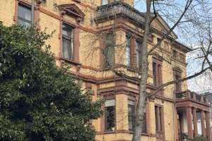 Charmante Altbau Dachgeschosswohnung  ++ Stilvoll wohnen über den Dächern der Stadt ++