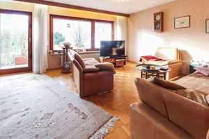 Perfektes Zuhause für Familien: Großzügiges Haus mit Balkon, Terrasse, Garten und zwei Garagen  – Ludwigsburg (Kreis) – Vorschaubild 4