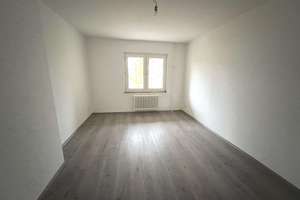 FRISCH SANIERT mit tollem Ausblick und Balkon! – Schwarzenberger Straße 29, 47226 Rheinhausen-Mitte, Duisburg – Vorschaubild 3