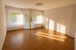 Moderne und sehr ruhige Hochparterre-Wohnung mit Vorgarten samt Stellplatz nahe Volkspark Mariendorf