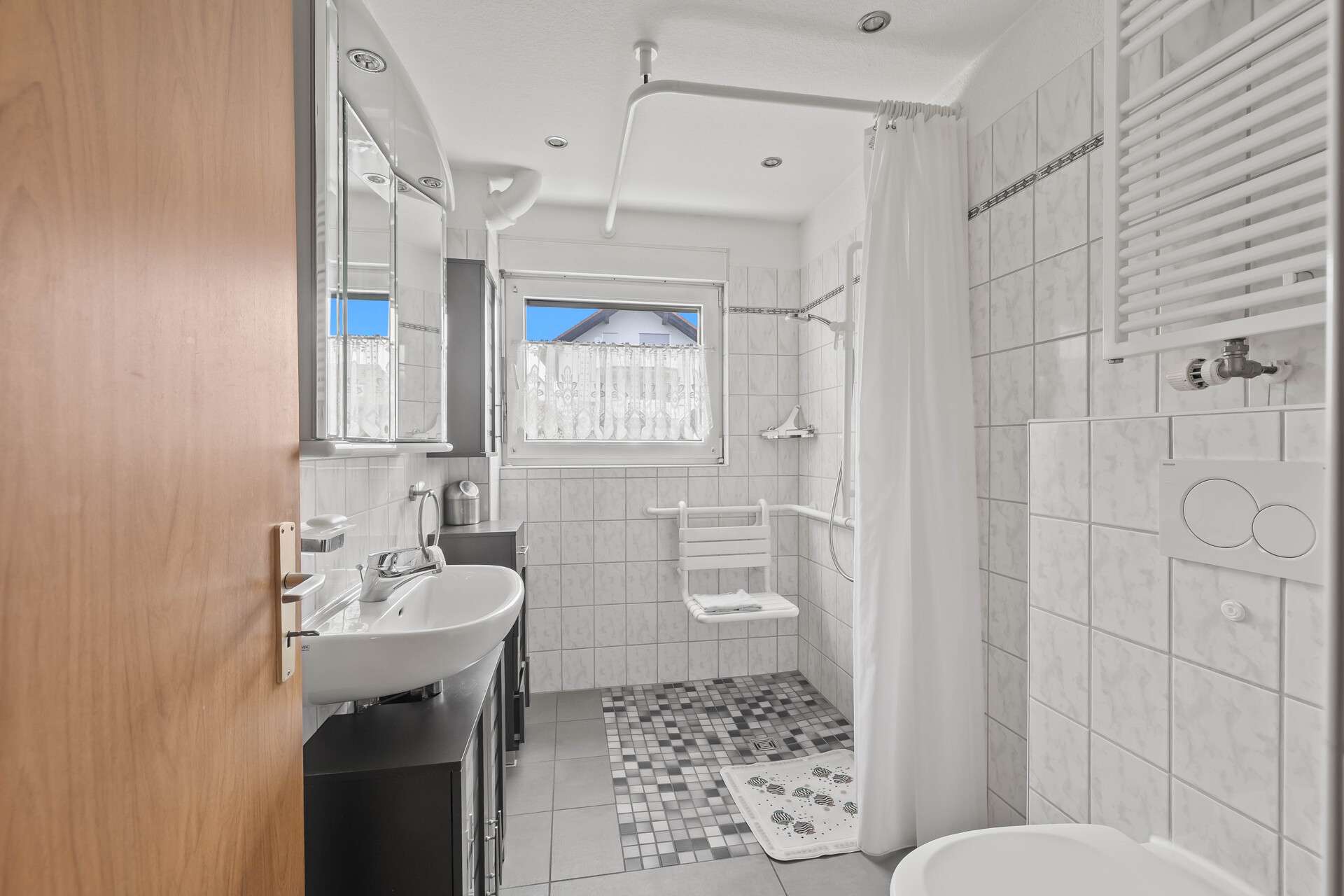 Immobilie in Lauchringen - Ein Zuhause für Generationen - Zweifamilienhaus in Lauchringen zum Wohnen und Vermieten - Bild 3