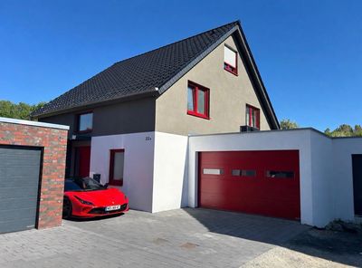 Farbenfrohes Einfamilienhaus (Bj. 2024) mit moderner Technik, Pool, Sauna, Jacuzzi und großer Garage