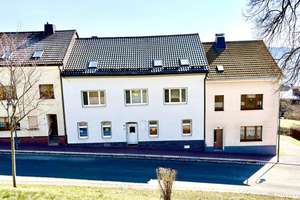 Schönecker Raumwunder mit traumhaftem Naturblick sucht neue Berufung – Klingerstraße 9, 8261 Schöneck/Vogtland – Vorschaubild 1