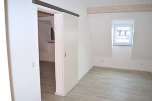 Provisionsfreie 3-Zimmer-Dachgeschosswohnung mit Dachterrasse, EBK & TG in Großhadern – Die vollständige Adresse der Immobilie erhältst du vom Anbieter., 81375 Neuhadern, München – Vorschaubild 5