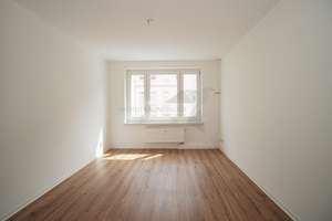 ++ EBK inklusive ++ Moderne 3-Raum-Wohnung mit Balkon und Tageslichtbad – Fabriciusstraße 8, 9126 Bernsdorf, Chemnitz – Vorschaubild 5