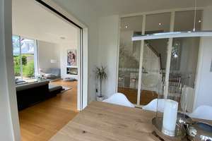 MODERN-HELL-KAMIN-PARKETT-EINBAUKÜCHE-HOHE WÄNDE - HAUS IN WITTLAER – Die vollständige Adresse der Immobilie erhältst du vom Anbieter., 40489 Wittlaer, Düsseldorf – Vorschaubild 12