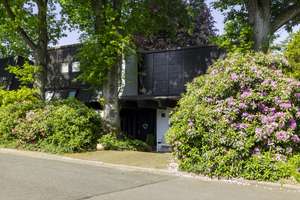 Einfamilienhaus mit Split‑Level‑Architektur in Hanglage am Bach – courtagefrei  – Die vollständige Adresse der Immobilie erhältst du vom Anbieter., 22339 Hummelsbüttel, Hamburg – Vorschaubild 2