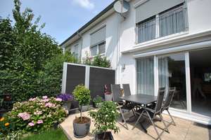 Stilvolles Reihenmittelhaus auf sonnigem Grundstück! – Die vollständige Adresse der Immobilie erhältst du vom Anbieter., 64289 Kranichstein, Darmstadt – Vorschaubild 1