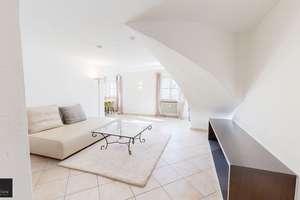 Einzigartige Dachgeschoss-Maisonette-Wohnung in exklusiver Villenlage von Pasing! – Die vollständige Adresse der Immobilie erhältst du vom Anbieter., 81243 Pasing, München – Vorschaubild 2