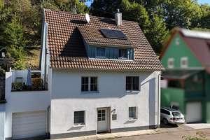 EINFAMILIENWOHNHAUS 
MIT GARAGE IN HOPFACH
VOLLSTÄNDIG RENOVIERT – Die vollständige Adresse der Immobilie erhältst du vom Anbieter., 74549 Wolpertshausen – Vorschaubild 1