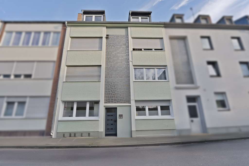 Kapitalanleger aufgepasst! Top gepflegtes 7-Parteienhaus in solider Wohnlage!
