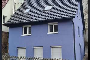 Freistehendes Haus mit Terrasse 