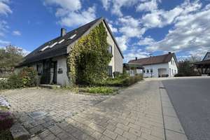 Viel Platz für Familie & Ideen – Zweifamilienhaus mit zusätzlicher Einheit und großem Grundstück in  – Die vollständige Adresse der Immobilie erhältst du vom Anbieter., 74405 Gaildorf – Vorschaubild 1