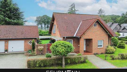 Bild von Solides Einfamilienhaus mit Doppelgarage in Neusustrum