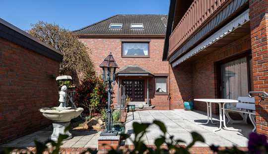 Bild von *** MEHRERE WOHNUNGEN mit ANWESEN, EINLIEGERWOHNUNG, GARAGEN und GARTEN ***