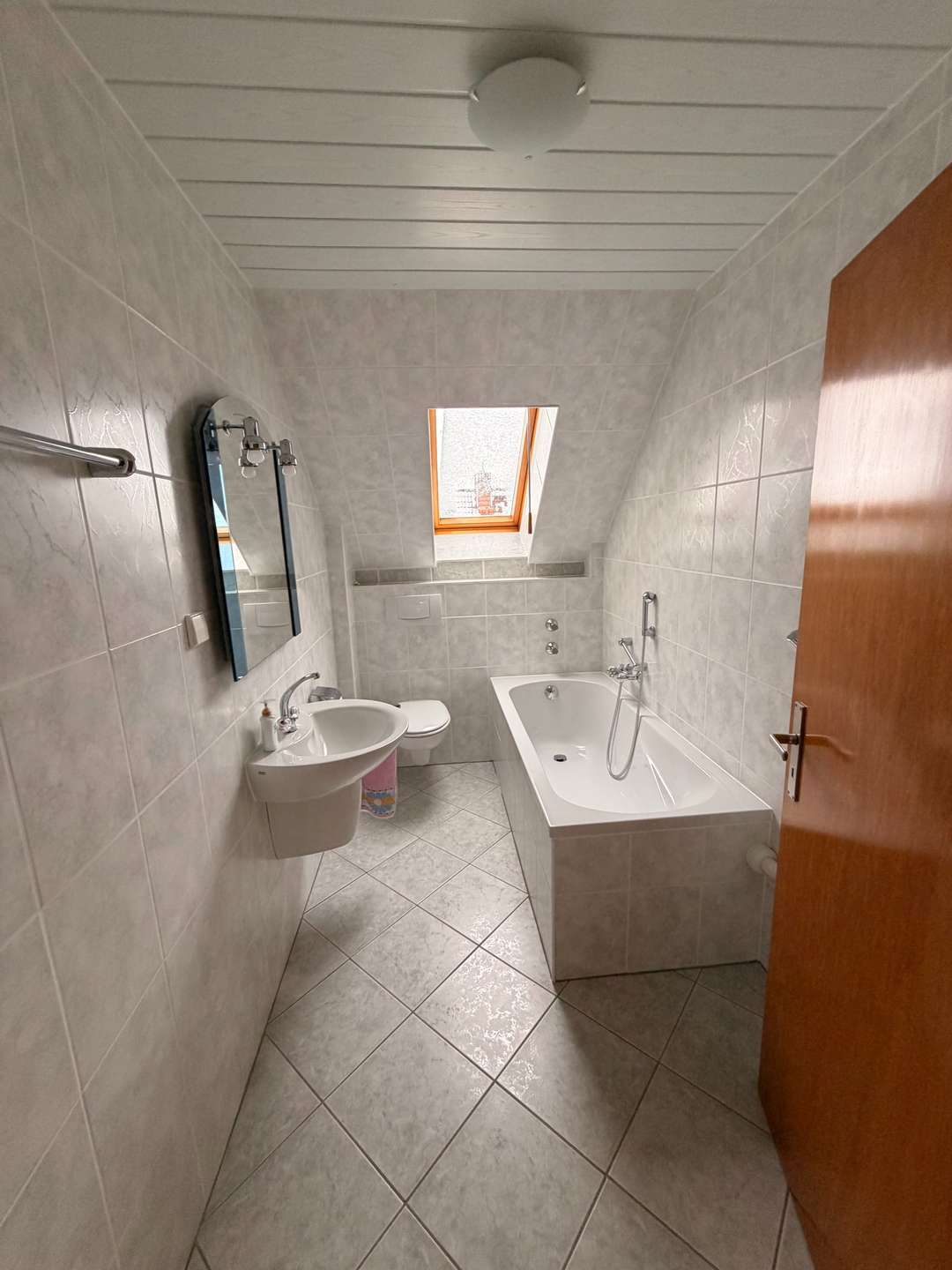 Immobilie in Wennigsen (Deister) - Attraktives Dreifamilienhaus in Ortsrandlage von Bredenbeck mit traumhaftem Ausblick - Bild 4