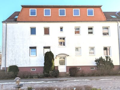 liebevoll sanierte 3 Raumwohnung  + 2 Garagen in ruhiger Lage
