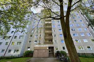 ++ EIN INVESTMENT DAS SICH RECHNET ++
Mehrfamilienhaus mit 27 WEH plus TG & Außenstellplätzen ++ – Die vollständige Adresse der Immobilie erhältst du vom Anbieter., 23556 Sankt Lorenz Nord, Lübeck – Vorschaubild 1