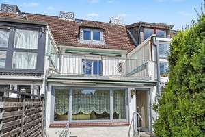 Sanierungsbedürftiges Reihenmittelhaus mit zwei Vollgeschossen und Garage im beliebten Kiel-Wik – Die vollständige Adresse der Immobilie erhältst du vom Anbieter., 24106 Wik, Kiel – Vorschaubild 2