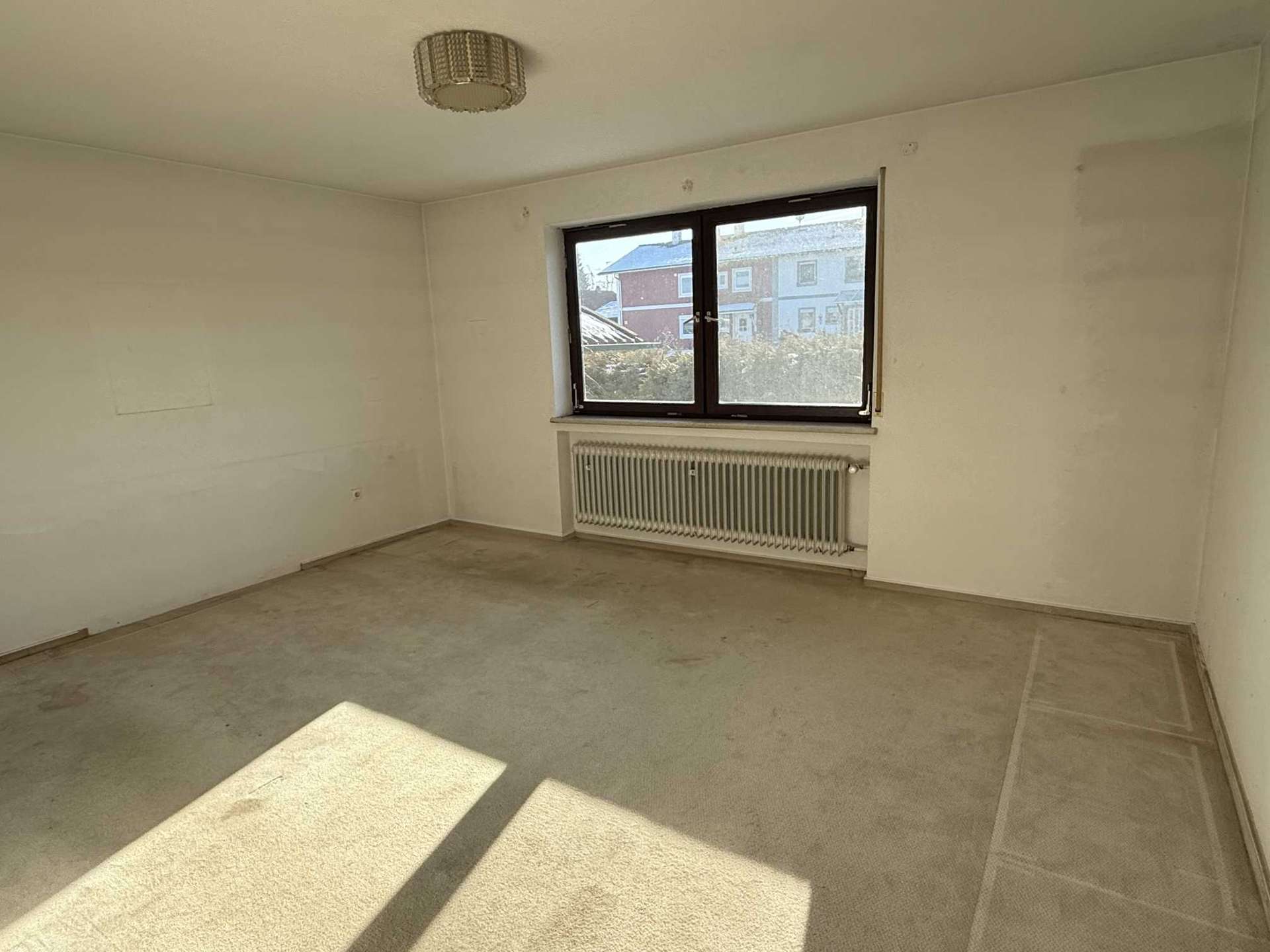 Immobilie in Bayerbach - Wohnen auf einer Ebene.
Großzügiger Bungalow in Siedlungslage - Bild 6