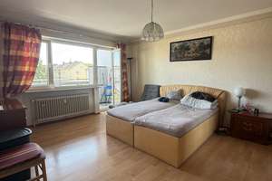 Großzügige 2-Zimmer-Wohnung mit XXL-Loggia, Aufzug und viel Potenzial in zentraler Lage von Offenbac – 63067 Messehalle, Offenbach am Main – Vorschaubild 3