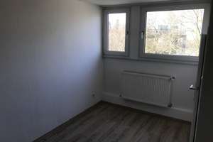 Freundliche 2,5-Zimmer-DG-Wohnung mit Einbauküche und Balkon, Klima in Düsseldorf – Im Kämpchen 1, 40549 Heerdt, Düsseldorf – Vorschaubild 7