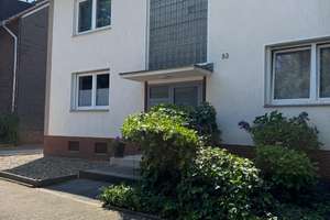 2-Zimmer-Dachgeschosswohnung für Singles, teilmöbliert