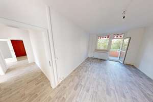 NEU sanierte 3-Raum-Balkonwohnung mit Tageslichtbad