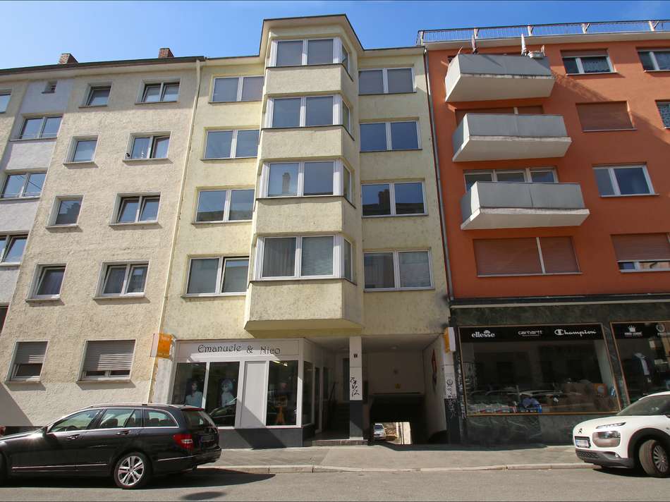 Frontale Straßenansicht