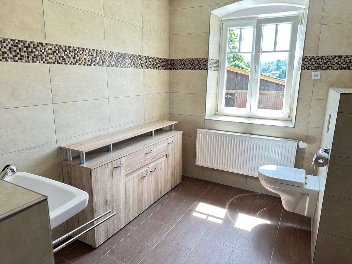 Immobilie in Perasdorf - Nh. St. Englmar: Herrenhaus zum Renovieren m. 3.000 m2 Grund + Gartenhaus-idyllische Waldrandlage! - Bild 3