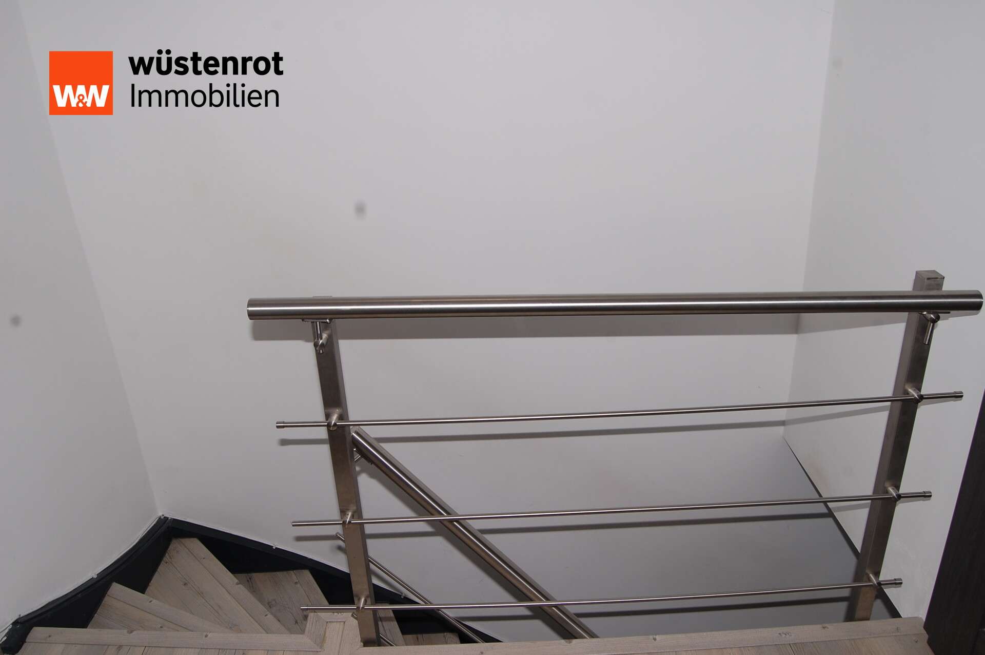 Immobilie in Parkstetten - Wohnen mit Garten: Modernisierte Doppelhaushälfte in Parkstetten - Bild 1