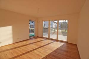 2-Zimmer-Wohnung im Erdgeschoss mit sonniger Terrasse und Einbauküche