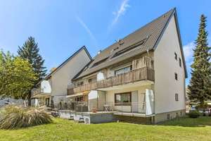 Stilvoll saniertes DG-Domizil mit Loggia und Weitblick in begehrter Lage von Freiburg Sankt Georgen