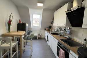 Stilvolle 2-Zimmer-Dachgeschosswohnung mit Balkon - urbanes Wohnen im Herzen von D-Flingern  – Ackerstraße 113a, 40233 Düsseldorf – Vorschaubild 1