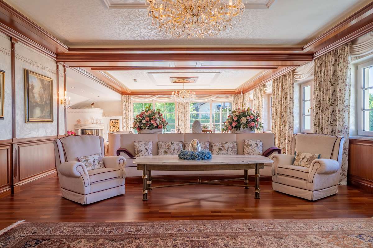 Immobilie in Samerberg - Juwel in malerischer Lage: 
Elegante Residenz mit weiterem Baugrundstück - Bild 1