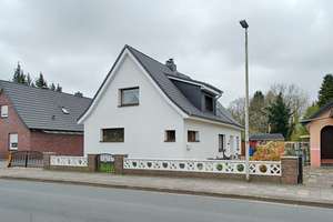 DELMENHORST - Freistehendes Einfamilienhaus auf großem ca. 1.533 m² Grundstück – Die vollständige Adresse der Immobilie erhältst du vom Anbieter., 27753 Dwoberg/Ströhen, Delmenhorst – Vorschaubild 1