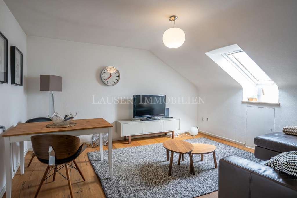 Möblierte Zwei-Zimmer-Dachgeschosswohnung in Fellbach