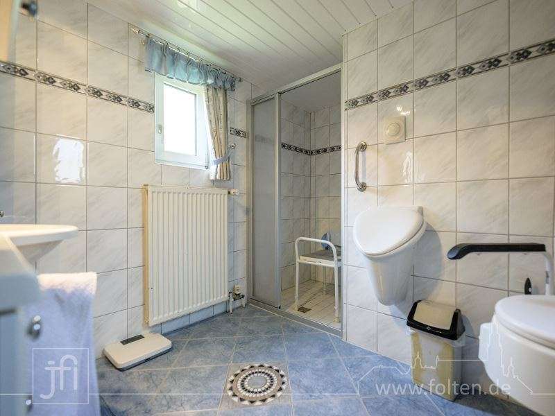 Immobilie in Jemgum - Hinter dem Haus der Deich, und nach vorne weites Land... - Bild 7